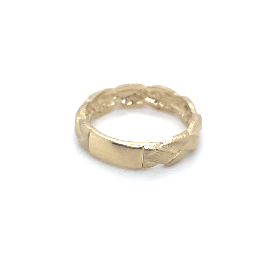 Textured gold ring with round brilliant diamond accents rear view