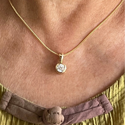 Gold necklace with a diamond pendant yellow gold