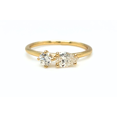 Custom-made Toi et Moi diamond ring in 18kt yellow gold, two-stone design