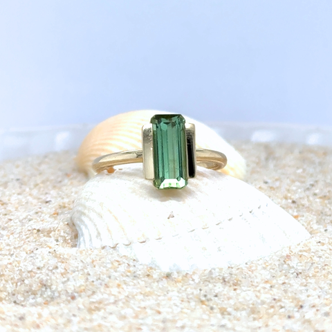 Kennedy – Green Tourmaline Ring