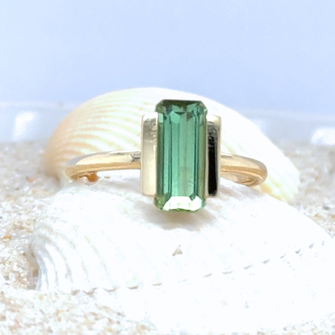 Kennedy – Green Tourmaline Ring