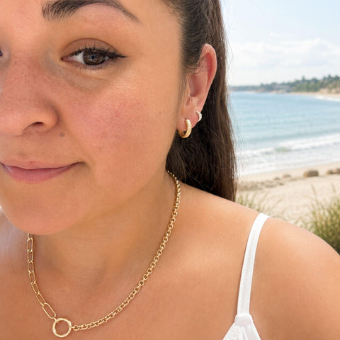 Emely Ribbed Hoop Earrings in 9K Yellow Gold