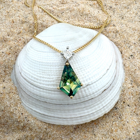 Kite Pendant