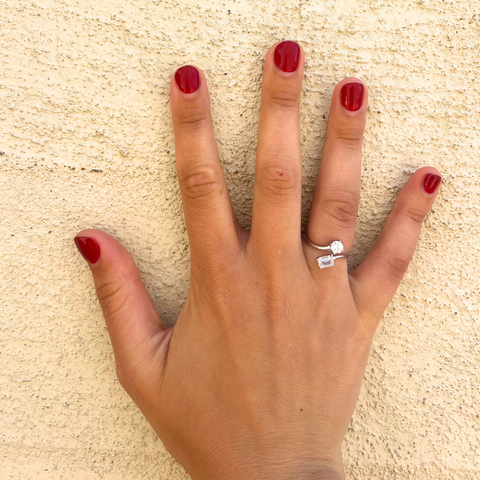 Mariah Toi et Moi ring featuring dual diamond design in white gold