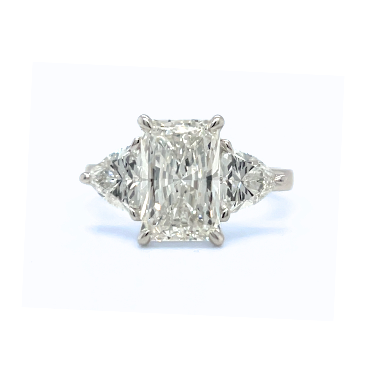 Radiant-cut 3.01ct lab-grown diamond trilogy engagement ring with trilliant shoulders in platinum – Paddington Jewellery