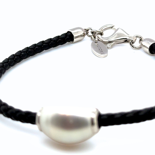 Raya leather bracelet featuring 13mm round white South Sea Autore pearl and silver clasp.