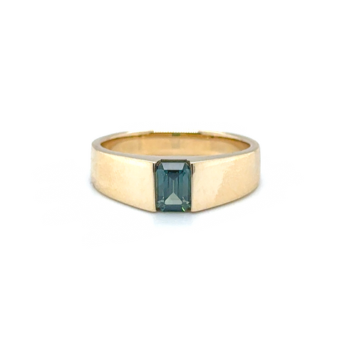 Emerald cut Inverell sapphire ring in yellow gold, fantasy inspired design