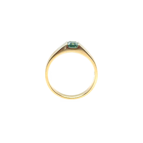 Gender neutral statement ring with untreated parti colour sapphire