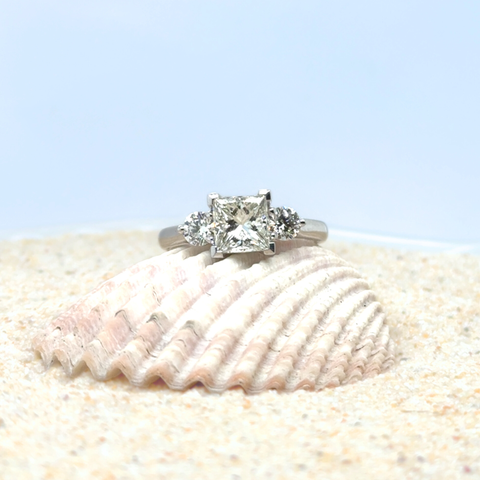 Nayeli - Diamond Trilogy Ring