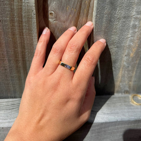 Skinny – Yellow Gold Sapphire Ring
