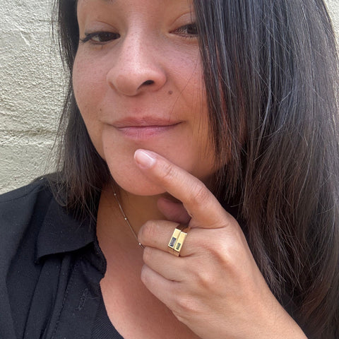 Skinny – Yellow Gold Sapphire Ring