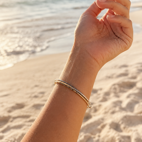 Cris Crossover Bangle in 9K Yellow Gold